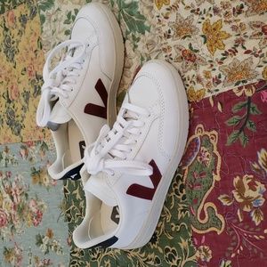 Veja V-12 Sneakers US Size 5 Marsala Nautico